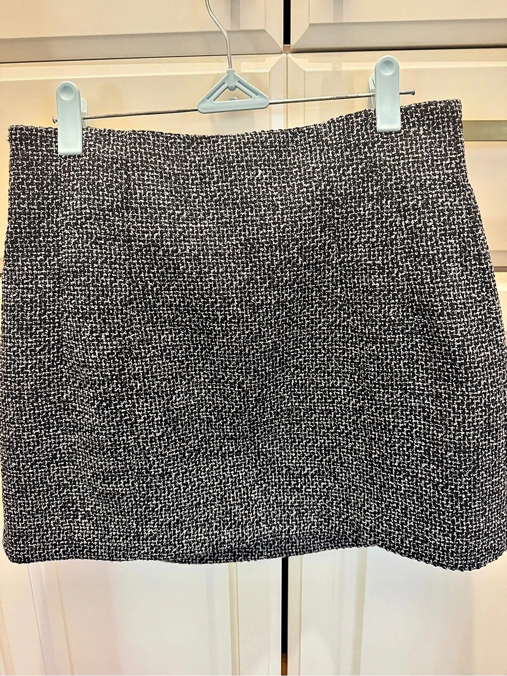 Tweed Mini Skirt in Black & White tweed Like New